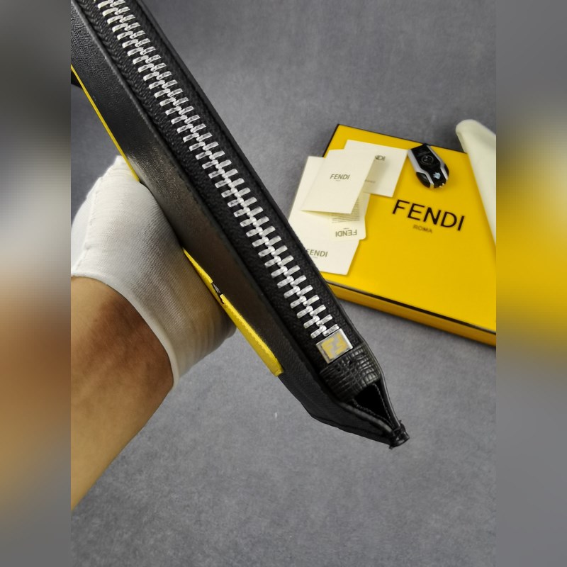 品牌：  fendi  芬迪款號(hào)：  十字紋黃貼手包貨號(hào)：  168568