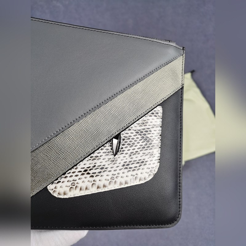品牌：  fendi  芬迪款號：  真蛇拼手包貨號：  168568顔色