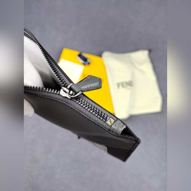 品牌：  fendi  芬迪款號：  真蛇拼手包貨號：  168568顔色