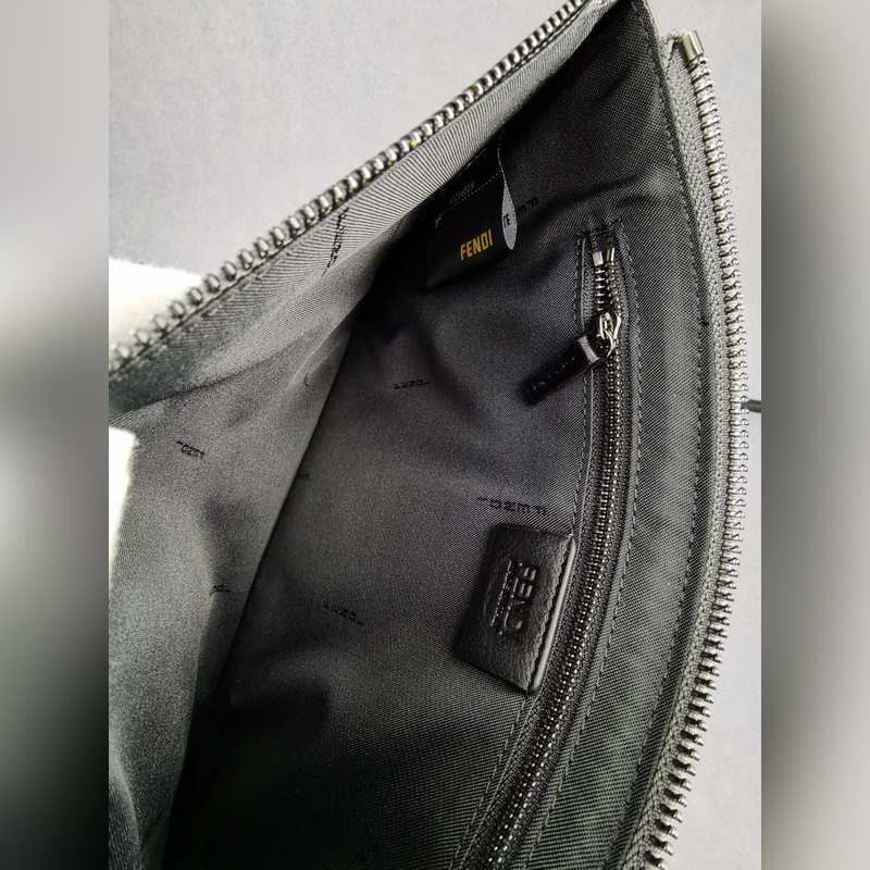 品牌：  fendi  芬迪款號：  真蛇拼手包貨號：  168568顔色