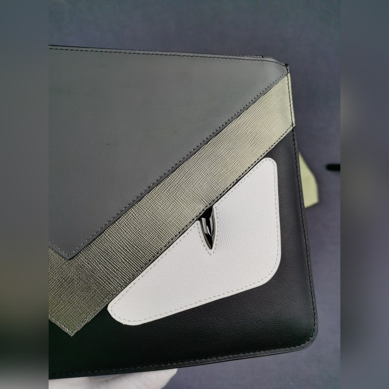 品牌：  fendi  芬迪款號：  修面黑灰拼手包貨號：  168568