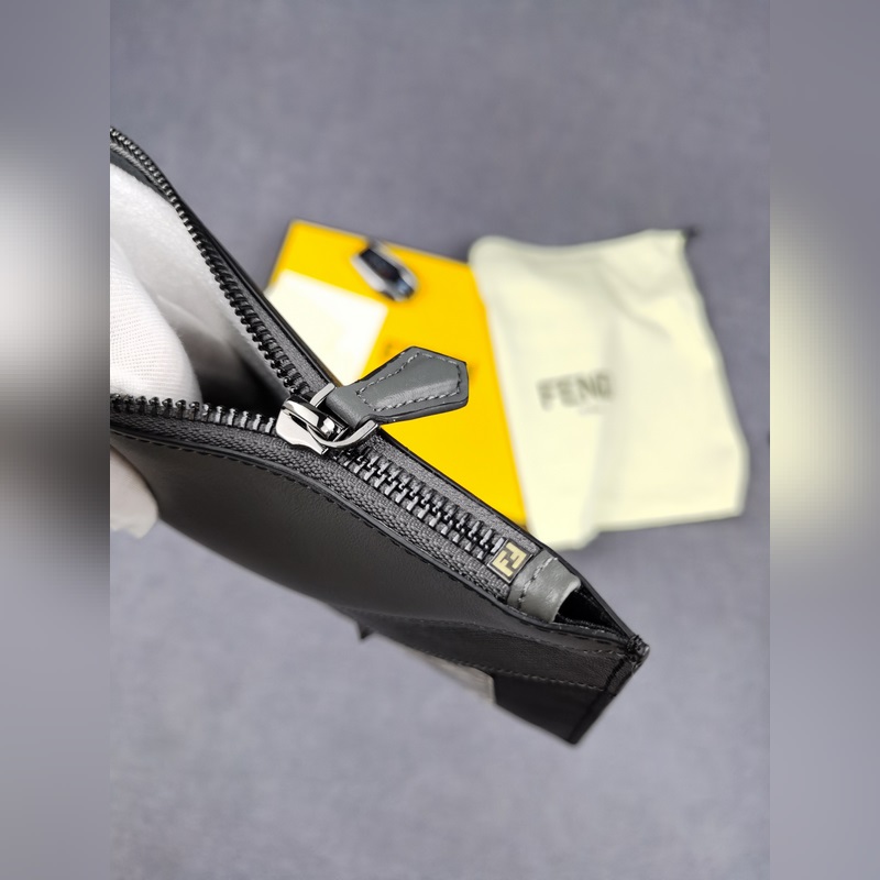 品牌：  fendi  芬迪款號：  修面黑灰拼手包貨號：  168568