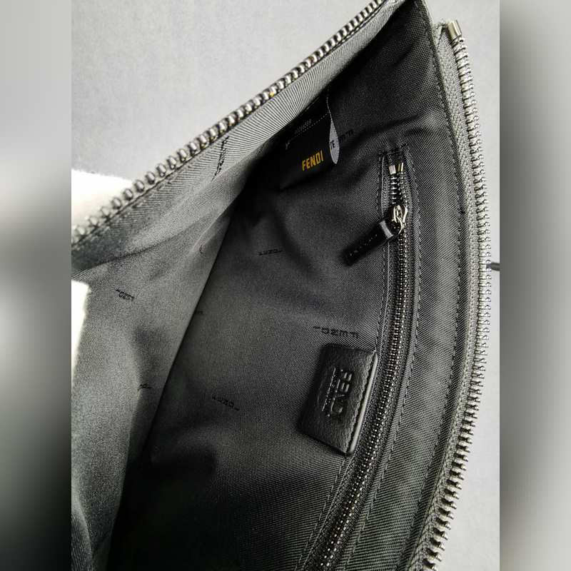 品牌：  fendi  芬迪款號：  修面黑灰拼手包貨號：  168568