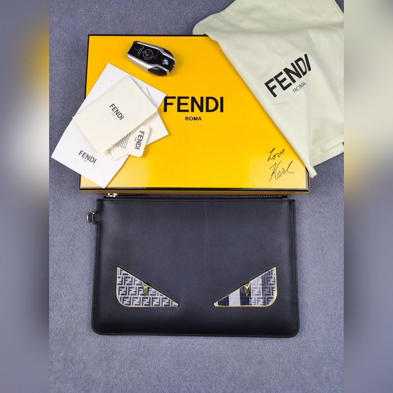 品牌：  fendi  芬迪款號：  字母鐵片手包貨號：  168568顔