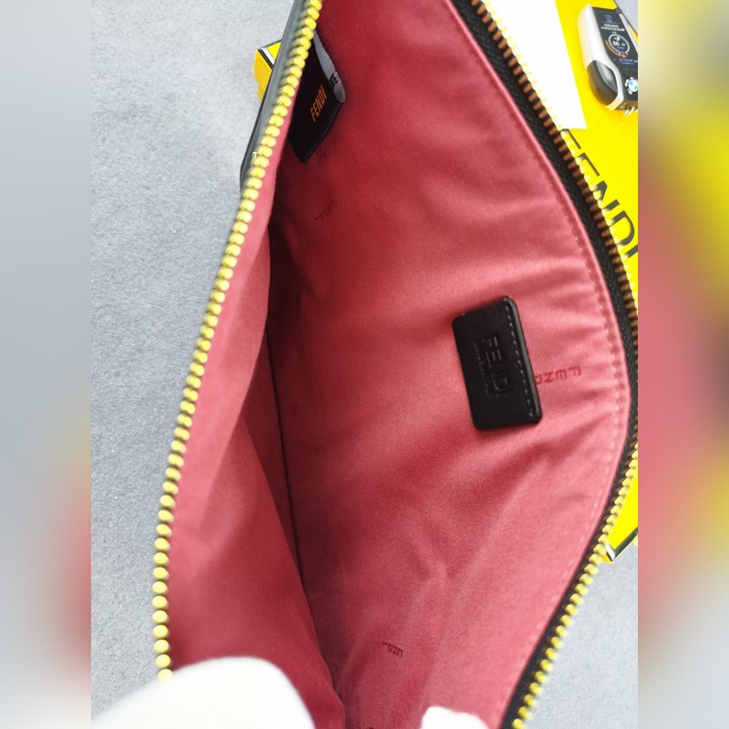 品牌：  fendi  芬迪款號：  字母鐵片手包貨號：  168568顔