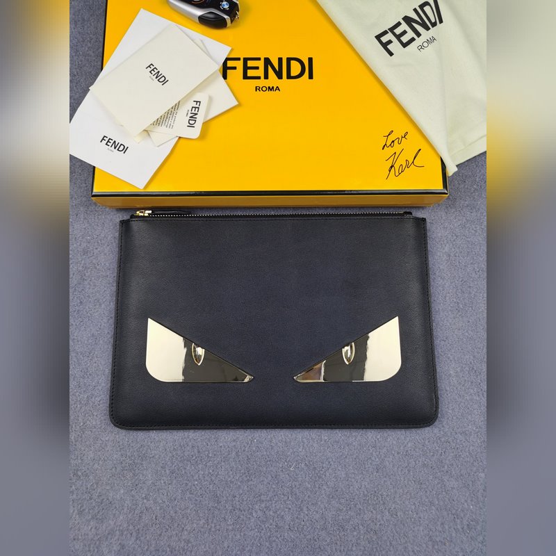 品牌：  fendi  芬迪款號：  金鐵片手包貨號：  168568顔色