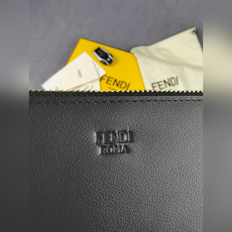 品牌：  fendi  芬迪款號：  金鐵片手包貨號：  168568顔色