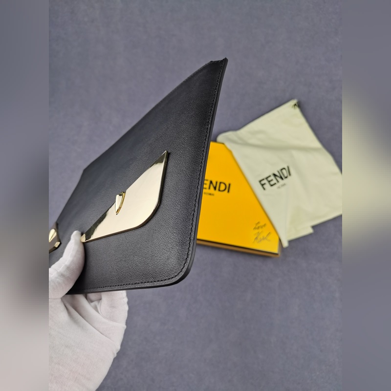 品牌：  fendi  芬迪款號：  金鐵片手包貨號：  168568顔色