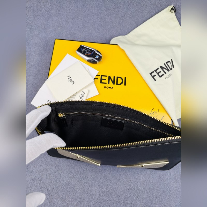品牌：  fendi  芬迪款號：  金鐵片手包貨號：  168568顔色