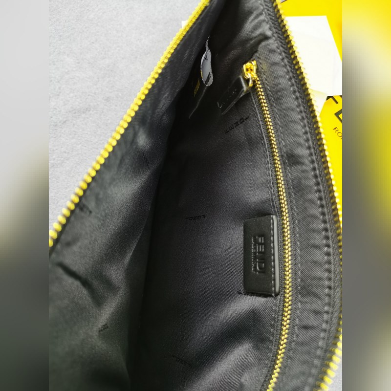 品牌：  fendi  芬迪款號：  金鐵片手包貨號：  168568顔色