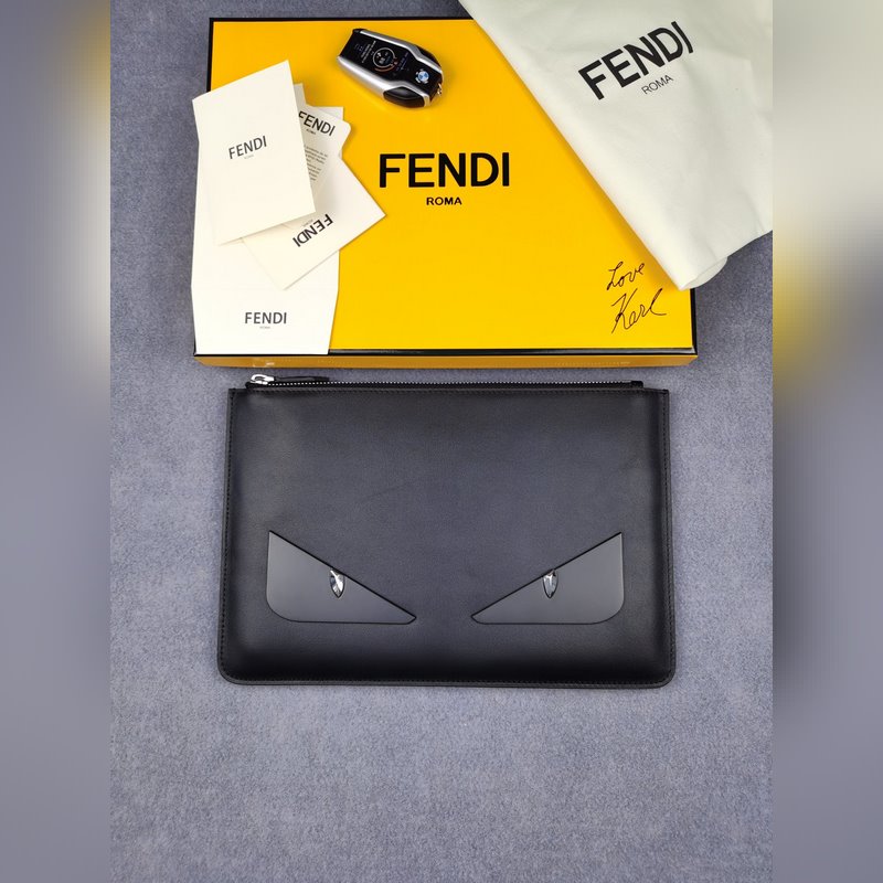 品牌：  fendi  芬迪款號：  黑鐵片手包貨號：  168568顔色