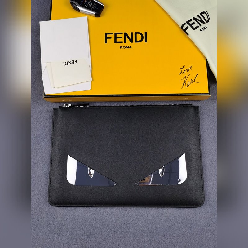 品牌：  fendi  芬迪款號：  銀鐵片手包貨號：  168568顔色