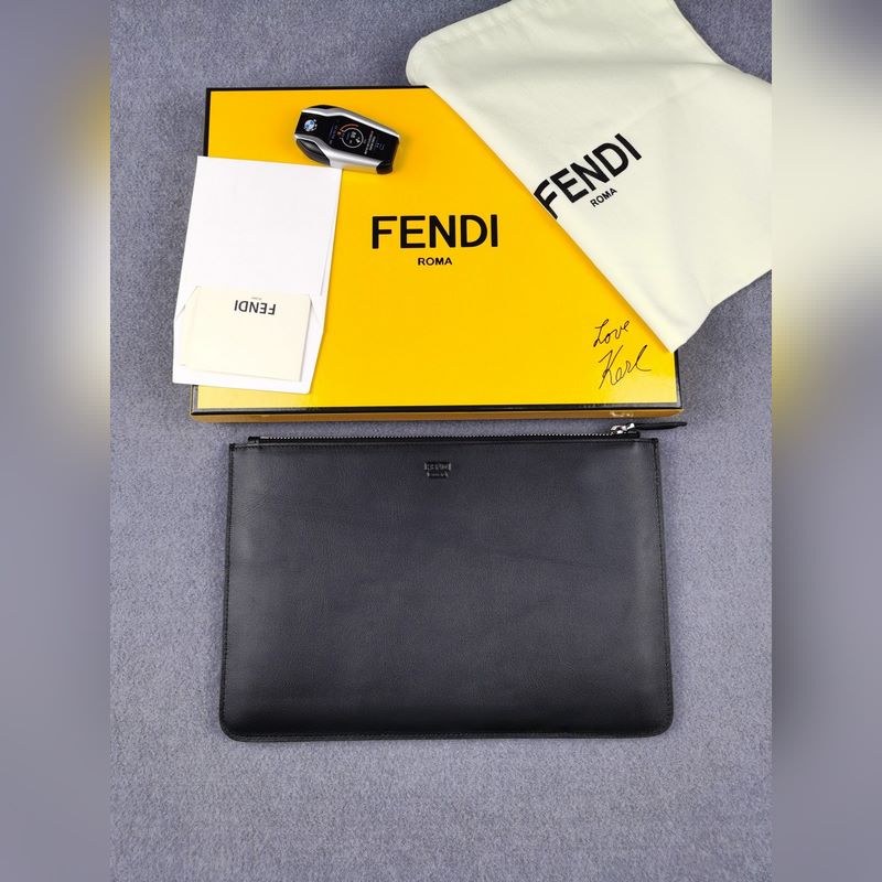 品牌：  fendi  芬迪款號：  銀鐵片手包貨號：  168568顔色