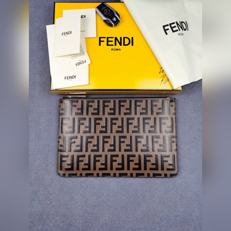 品牌：  fendi  芬迪款號：  絲印鋼印手包貨號：  168568顔