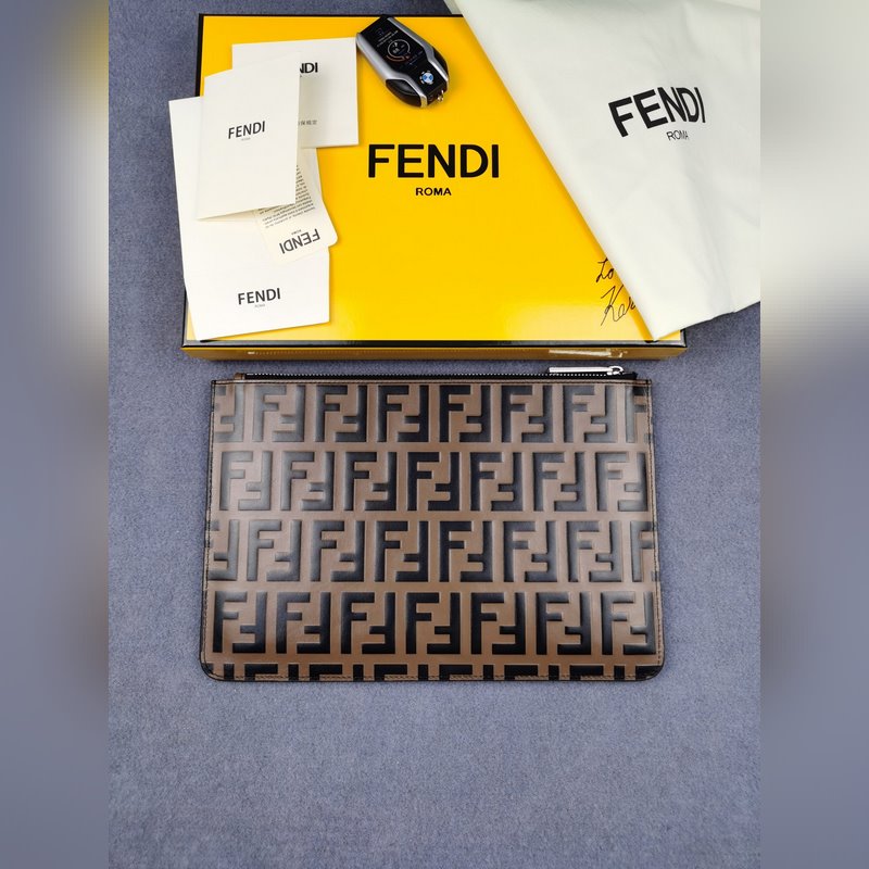 品牌：  fendi  芬迪款號：  絲印鋼印手包貨號：  168568顔