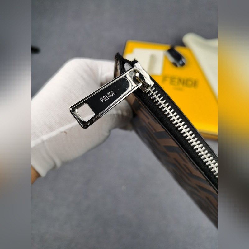品牌：  fendi  芬迪款號：  絲印鋼印手包貨號：  168568顔