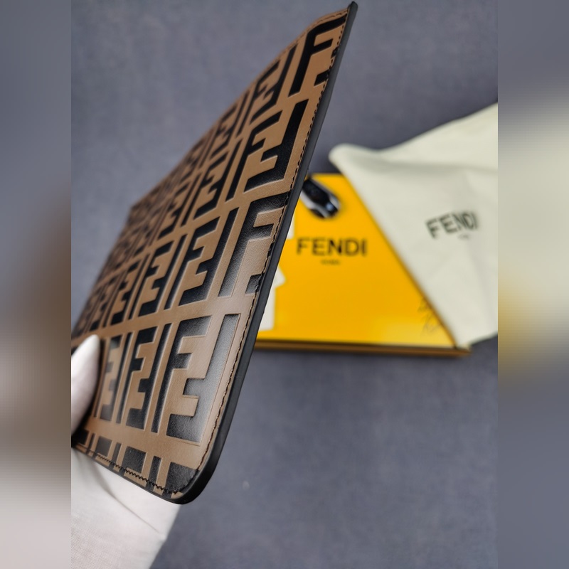 品牌：  fendi  芬迪款號：  絲印鋼印手包貨號：  168568顔