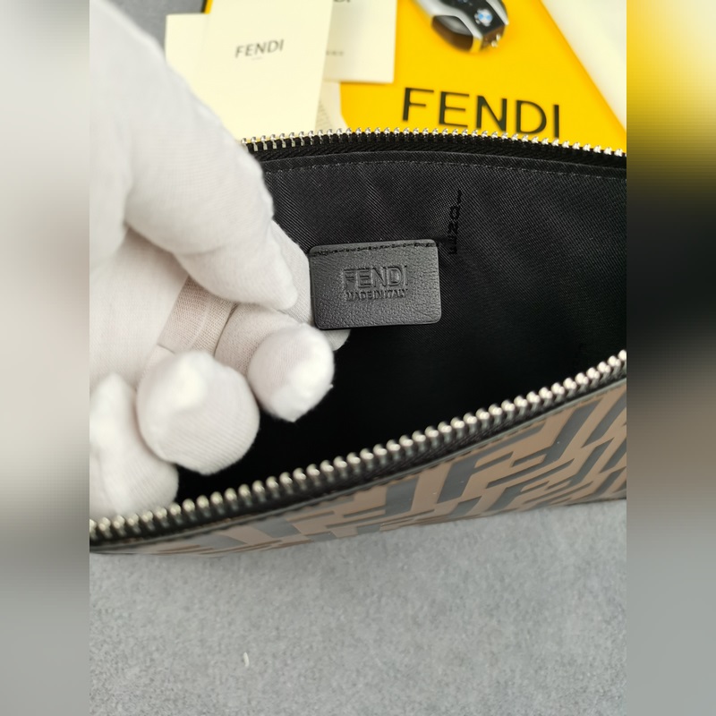 品牌：  fendi  芬迪款號：  絲印鋼印手包貨號：  168568顔