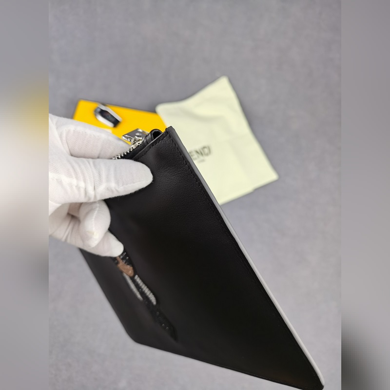 品牌：  fendi  芬迪款號：  水鑽老佛爺手包貨號：  168568