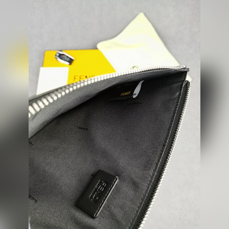 品牌：  fendi  芬迪款號：  水鑽老佛爺手包貨號：  168568