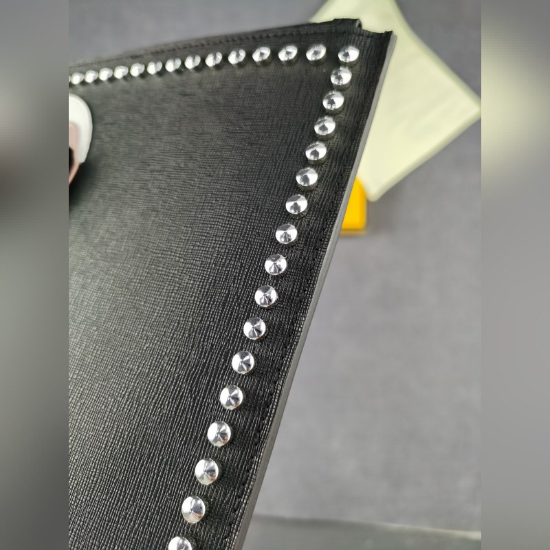 品牌：  fendi  芬迪款號：  老佛爺手包貨號：  168568顔色