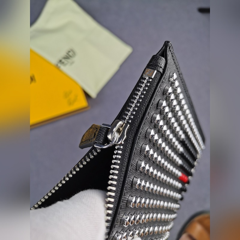 品牌：  fendi  芬迪款號：  釘釘紅眼手包貨號：  168568顔