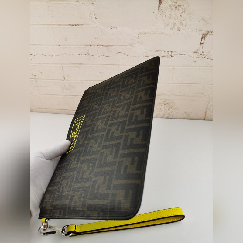 品牌：  fendi  芬迪款號：  pvc棕絲印手包貨號：  168568