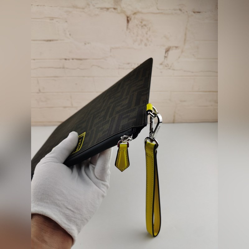 品牌：  fendi  芬迪款號：  pvc棕絲印手包貨號：  168568