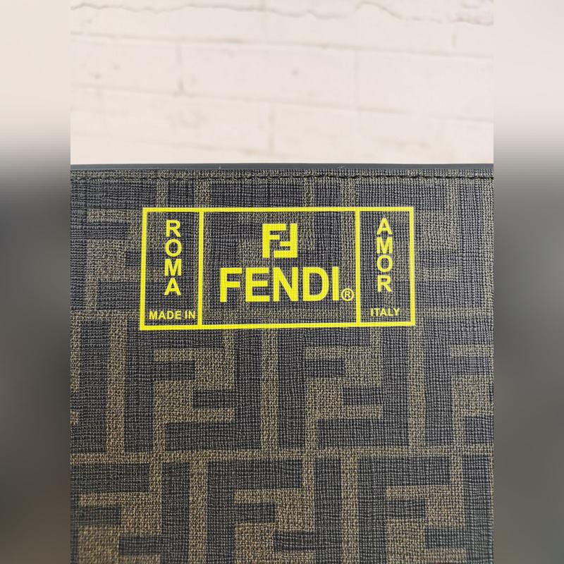品牌：  fendi  芬迪款號：  pvc棕絲印手包貨號：  168568
