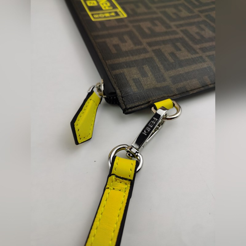 品牌：  fendi  芬迪款號：  pvc棕絲印手包貨號：  168568