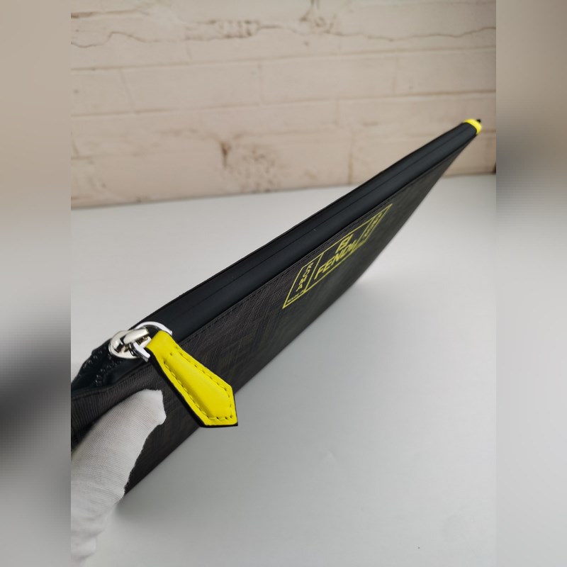 品牌：  fendi  芬迪款號：  pvc棕絲印手包貨號：  168568