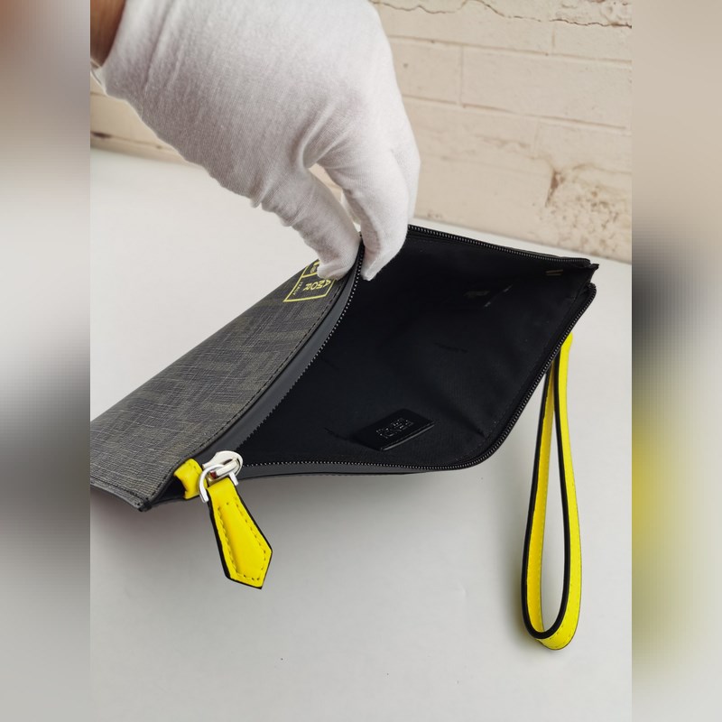 品牌：  fendi  芬迪款號：  pvc棕絲印手包貨號：  168568