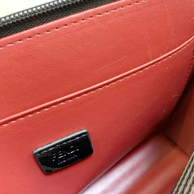 芬迪，進(jìn)口pvc，原版五金感真棒。頂級(jí)設(shè)計(jì)師打造休閑風(fēng)格制作超順滑拉鍊、頂級(jí)油邊