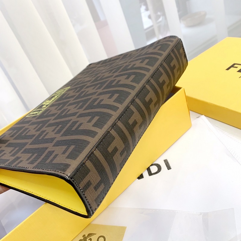 芬迪，進(jìn)口pvc，原版五金感真棒。頂級(jí)設(shè)計(jì)師打造休閑風(fēng)格制作超順滑拉鍊、頂級(jí)油邊