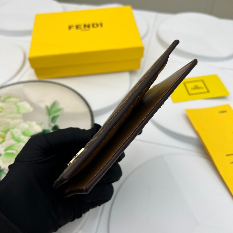 芬迪 fendi護照本 配羊皮做工完美每一個細節都做到極緻堅持高品質低價位，款號