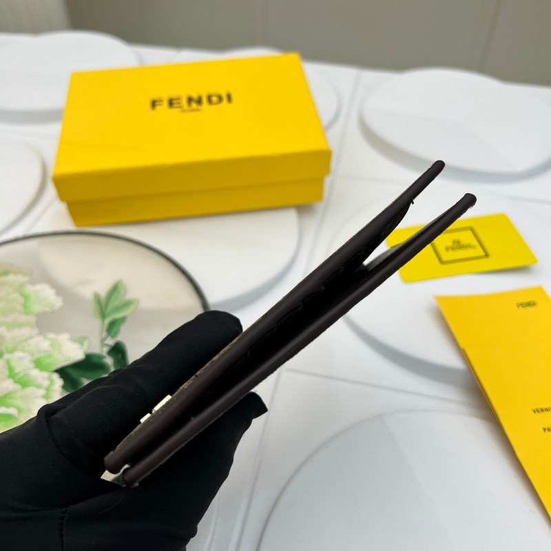 芬迪 fendi護(hù)照本 配羊皮做工完美每一個細(xì)節(jié)都做到極緻堅(jiān)持高品質(zhì)低價位，款號