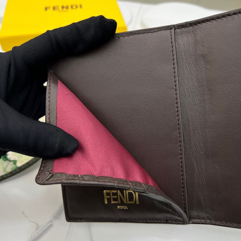 芬迪 fendi護(hù)照本 配羊皮做工完美每一個細(xì)節(jié)都做到極緻堅(jiān)持高品質(zhì)低價位，款號