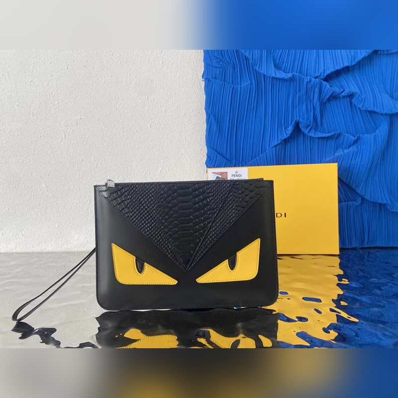 fendi 芬迪小怪獸牛皮手拿包 男士夾包 信封包 經典logo搭配原廠工藝材