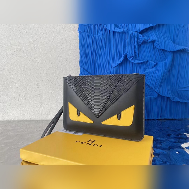 fendi 芬迪小怪獸牛皮手拿包 男士夾包 信封包 經典logo搭配原廠工藝材