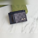 官網同步新款 20世紀70年代在gucci～cy系列中推出的纖薄卡包帶有多個口袋