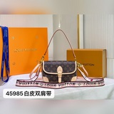 白皮雙肩帶版 新款m45985獨家到貨此款 diane 法棍包 手袋配有一根皮肩