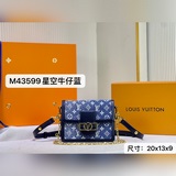 M59716 M43599本款 Dauphine 迷你手袋取材砂洗丹甯布，以提花