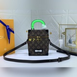 m59664lv新款vertical box手機包皮革飾邊金屬件，織物内襯行李箱