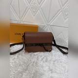 m30717 咖色黃、黑色 2023秋冬新款十字紋配牛皮斜挎長方子盒包 ，20