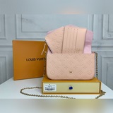 頂級原版由Monogram Empreinte牛皮面料裁制而成的Pochette