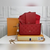 頂級原版由Monogram Empreinte牛皮面料裁制而成的Pochette
