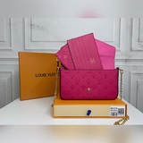 頂級原版由Monogram Empreinte牛皮面料裁制而成的Pochette