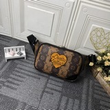 升級版   m59338  nigo x 路易威登膠囊系列單肩包取材 monog
