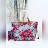 40995,白色散花彩印本款 OnTheGo 手袋取材 Monogram Emp