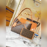 m46203老花中古 靈感源自檔案館的複古細節，尤其值得稱道的莫過于可脫卸式拉鍊